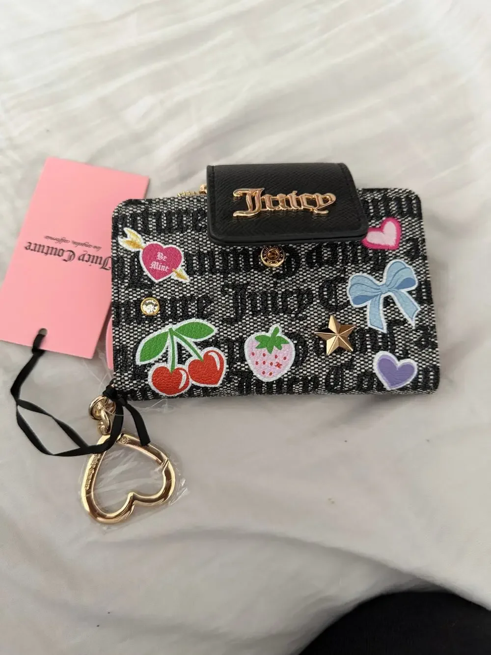 NWT Juicy Couture Gothic Monogram Multi Patch Bifold Wallet Keychain Heart Clip
